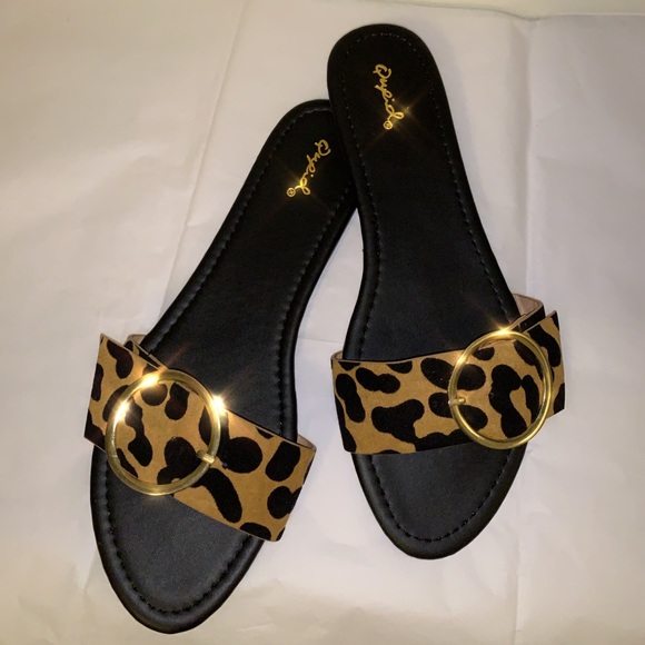 ‼️⚠️ MUST GO Size 6 Leopard Slide Sandals - Picture 3 of 7